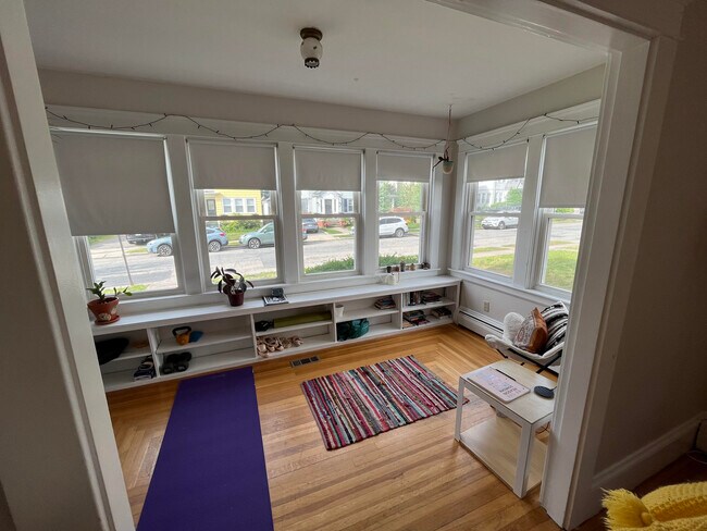 Sunroom - 98 Lauriston St