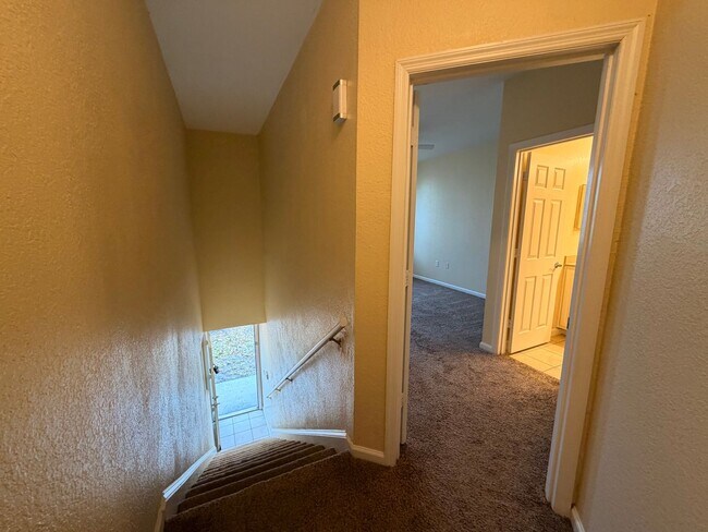 Foto del edificio - 2/2 Mirabella- Gate Pkwy Condo with Private Ground-Floor Entry & Balcony! Amenities! Washer / Dry...