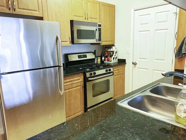 Building Photo - 12104 Garden Grove Cir