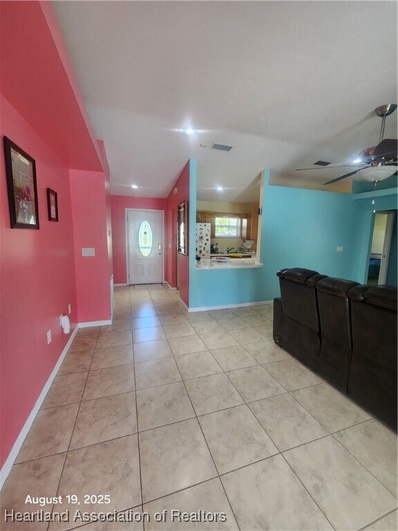 Foto del edificio - 5823 Golden Rd