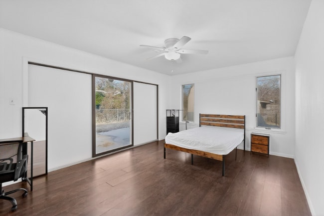 Photo - 404 Nottingham Dr House