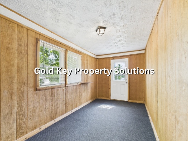 Building Photo - 2 BR 1 BA House with Central Air (NO SECTI...