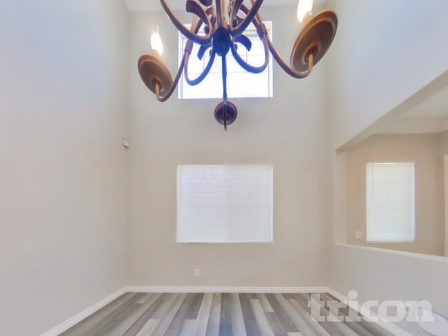 Foto del edificio - 15591 Eastwind Ave