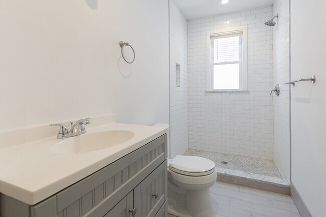 Foto del edificio - 143 E Cottage St