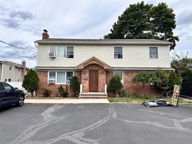 Foto del edificio - 133 Railroad Ave