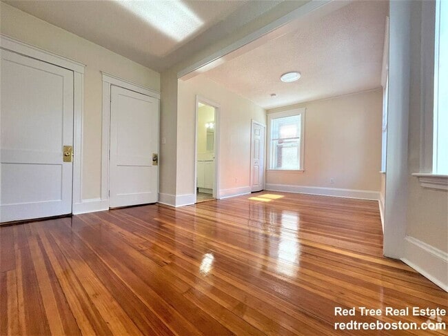 Building Photo - 5 Barrows St