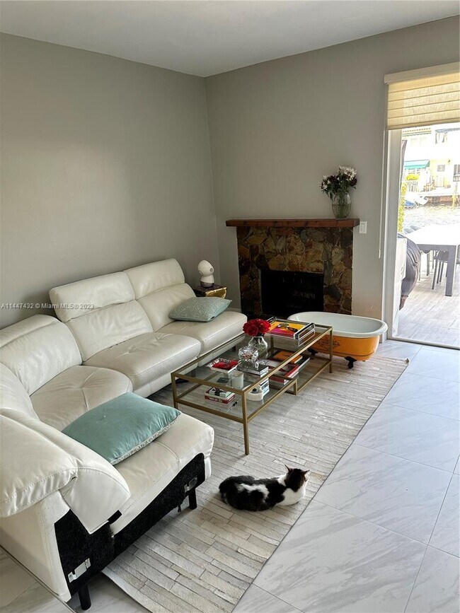 Foto del edificio - 3811 NE 166th St
