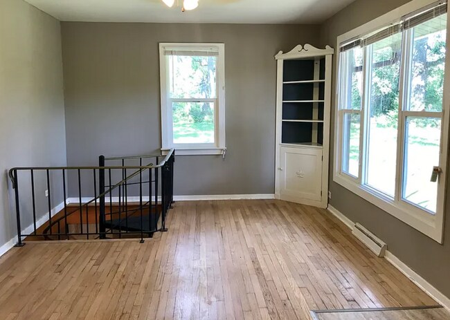 Building Photo - 5413 Summerville Ave