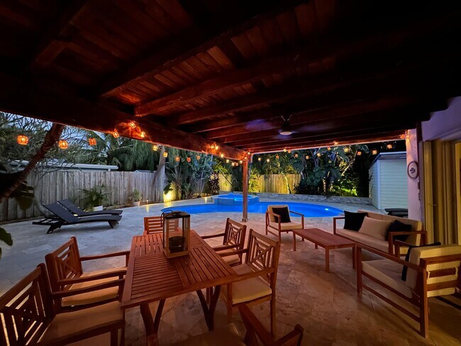 Foto del edificio - 3410 Harbor Rd S