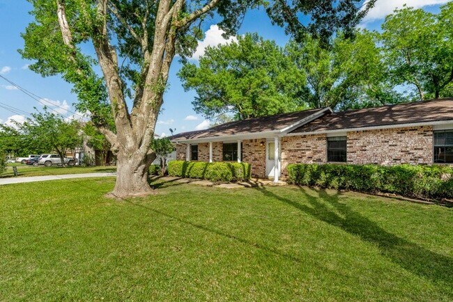 Foto del edificio - 1376 Poppy Ln