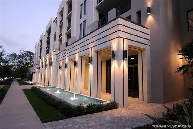 Foto del edificio - 718 Valencia Ave