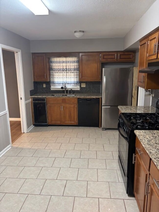 Building Photo - Where Renting Feels Like Home. Available Now!