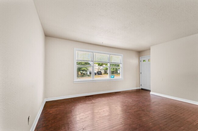 Building Photo - Stanford Duplex