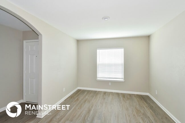 Building Photo - 3111 Begonia Bend