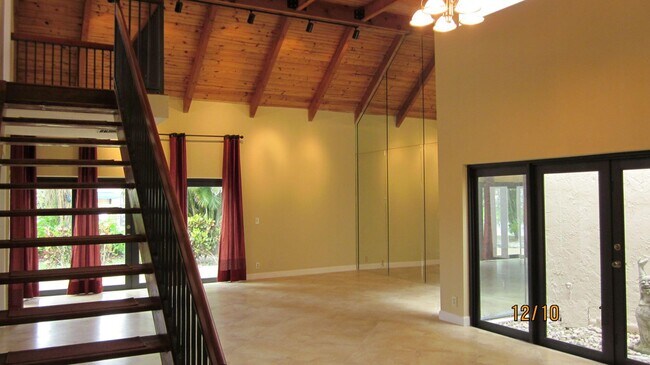 Foto del edificio - 6307 Las Flores Dr