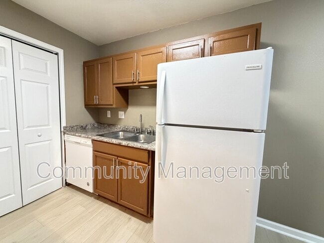 Photo - 2150 N Sherwood Forest Dr Apartment
