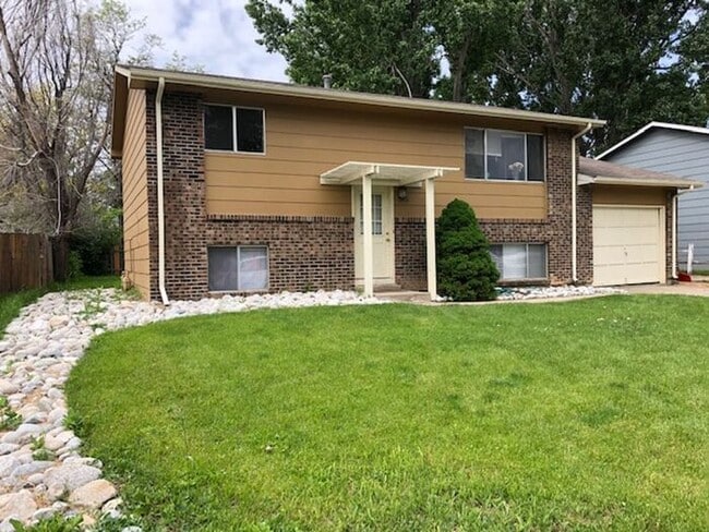 Building Photo - Single Family Home For Rent!