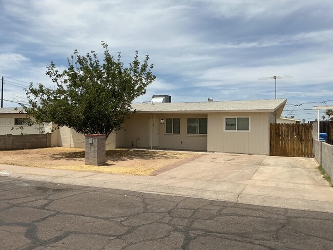 Photo - 2246 W Sierra St House
