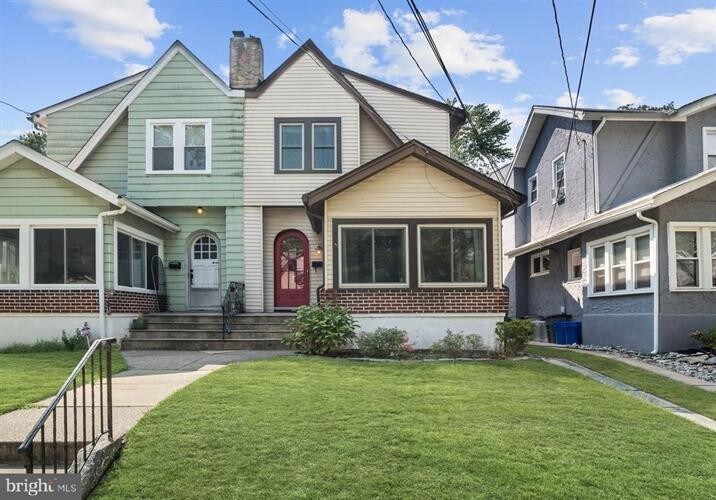 Primary Photo - 115 E Palmer Ave