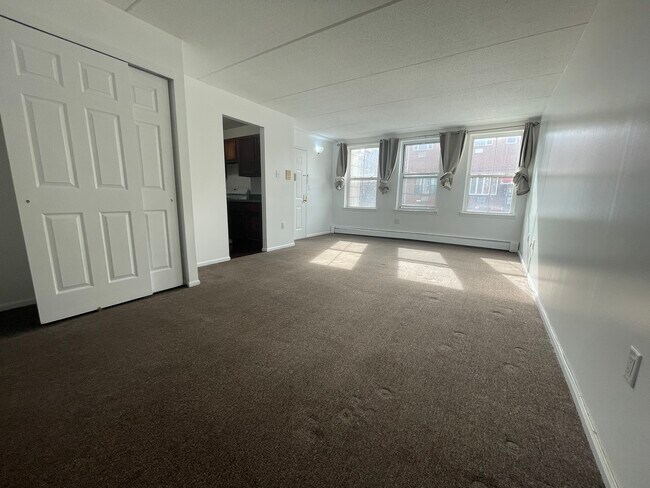 Building Photo - 421 E 158th St