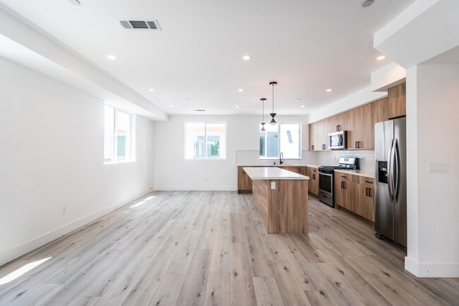 Building Photo - 4295 1/2 Tujunga Ave