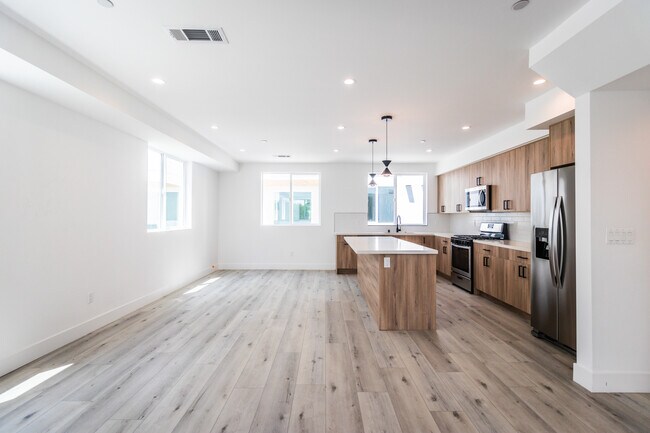 Foto del edificio - 4295 1/2 Tujunga Ave