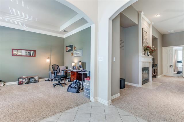 Building Photo - 703 Edgewood Dr