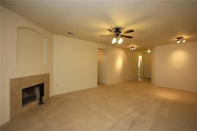 Foto del edificio - 125 Camelia Pkwy