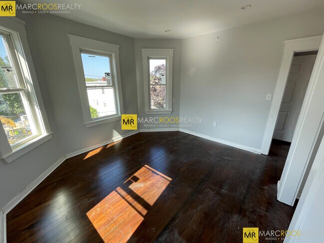 Foto del edificio - 31 Raymond Ave