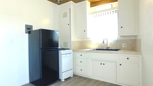 Foto del edificio - 421 E Chevy Chase Dr