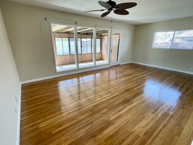 Building Photo - WONDERFUL 3BR/2BA HOME IN LOS ALTOS