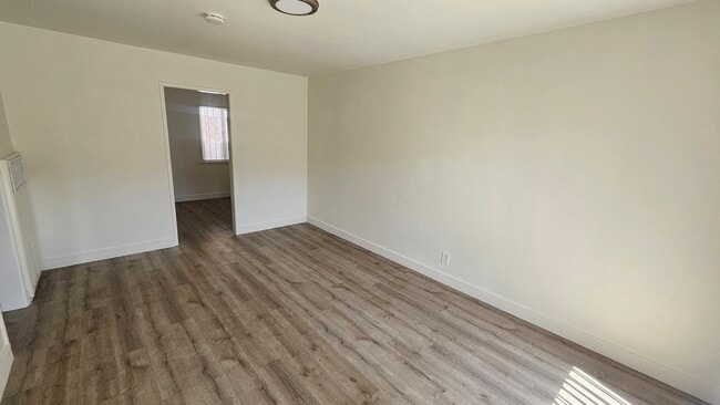 Foto del edificio - 1120 E Fairview Blvd