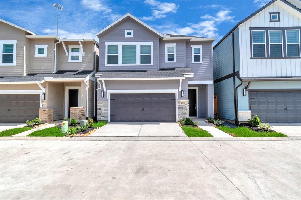 Foto principal - 2721 Brown Lk St