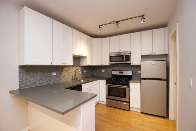 Building Photo - 2837 W Palmer