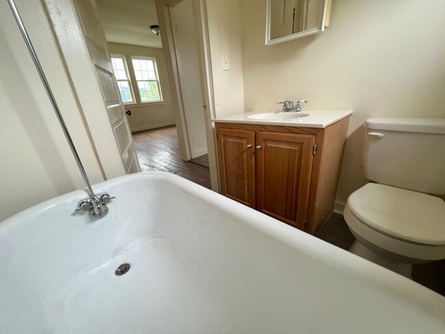 Building Photo - 407 9th Street Duplex