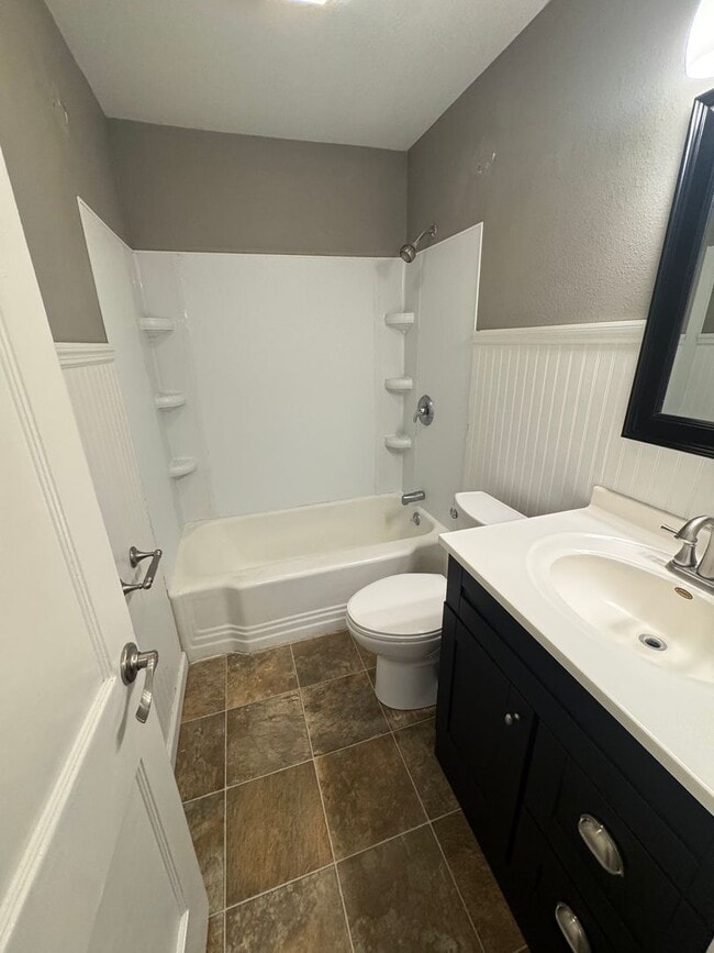 Foto del edificio - 3 bedroom 1 bathroom house