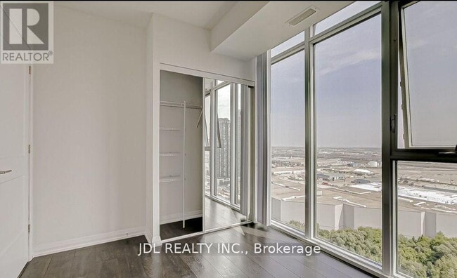 Photo du bâtiment - 7895 Jane St