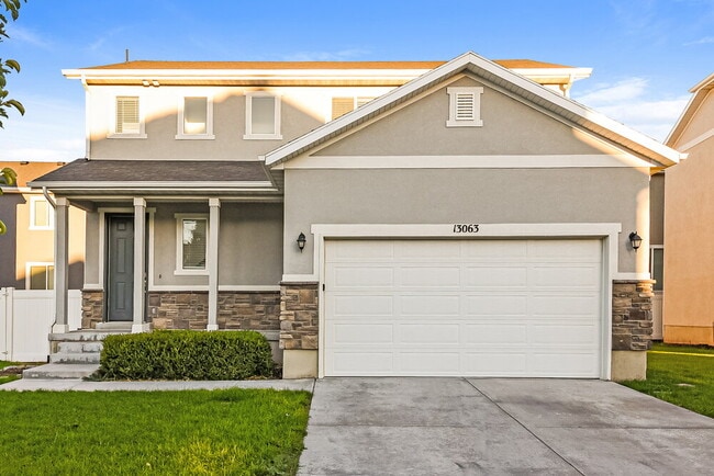 Building Photo - 13063 Summerdale Dr