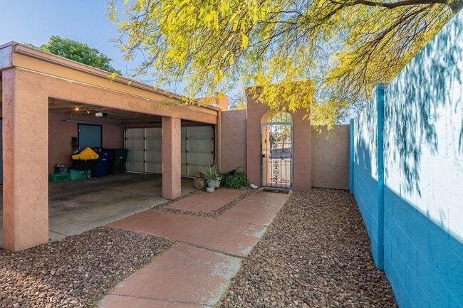 Building Photo - Saddlewood Villas of West Tucson