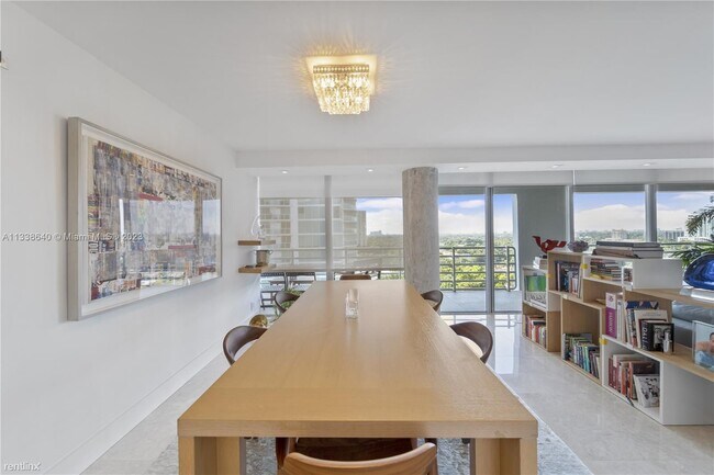 Building Photo - 2 br, 2 bath Condo - 2025 Brickell Ave Apt...
