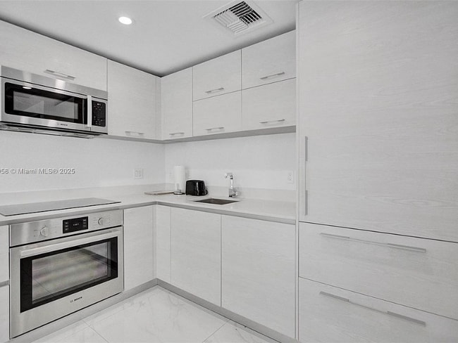 Building Photo - 1300 S Miami Ave