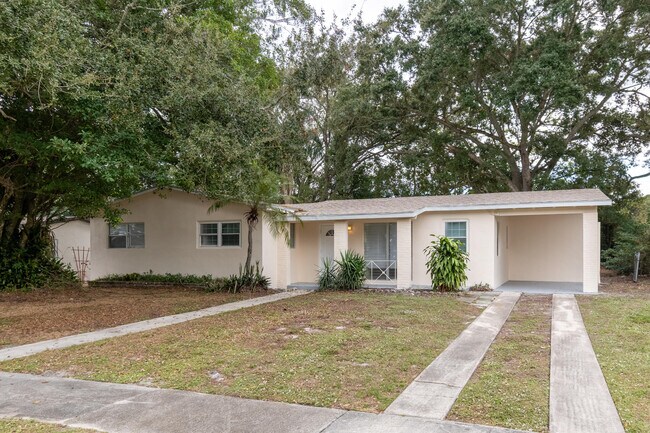 Building Photo - 170 SE Serenata Ct