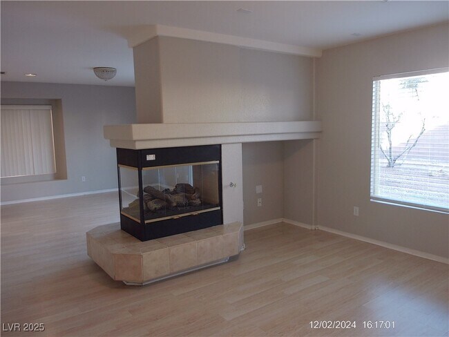 Foto del edificio - 7560 Mission Palm St