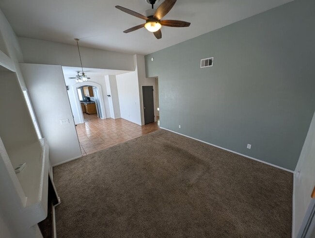 Foto del edificio - 8000 Revolver Ave