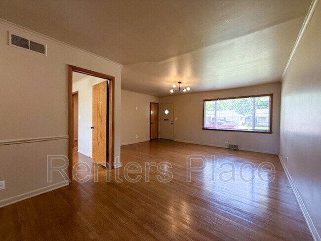 Foto del edificio - 1045 E 53rd St