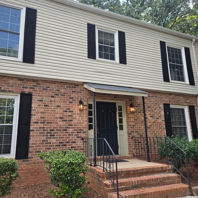 Building Photo - 5927 Quail Hollow Rd