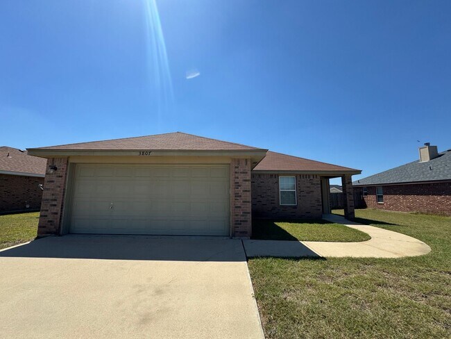 Building Photo - 3807 Ida Dr