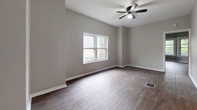 Foto del edificio - 3889 W 33rd St