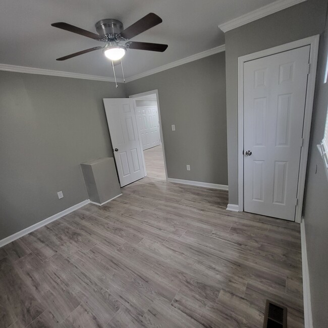 Building Photo - 115 Terrace Dr