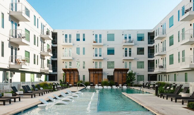 Building Photo - 5820 1/2 Cameron Road-SI FL4-ID1303396P